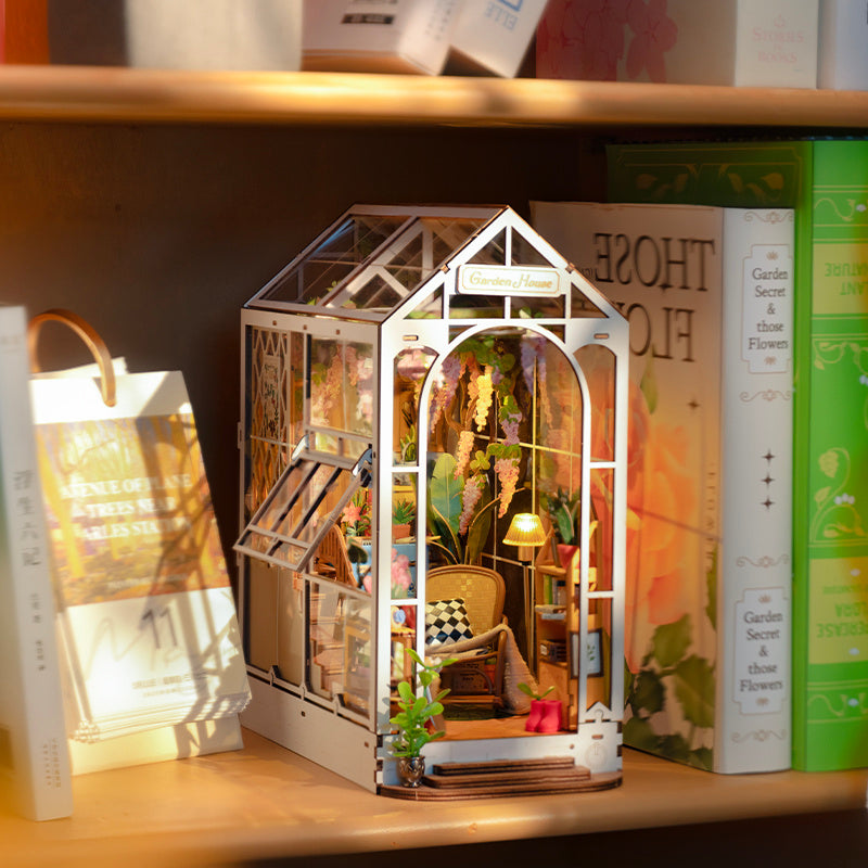 Book Nook Jardin Enchanté