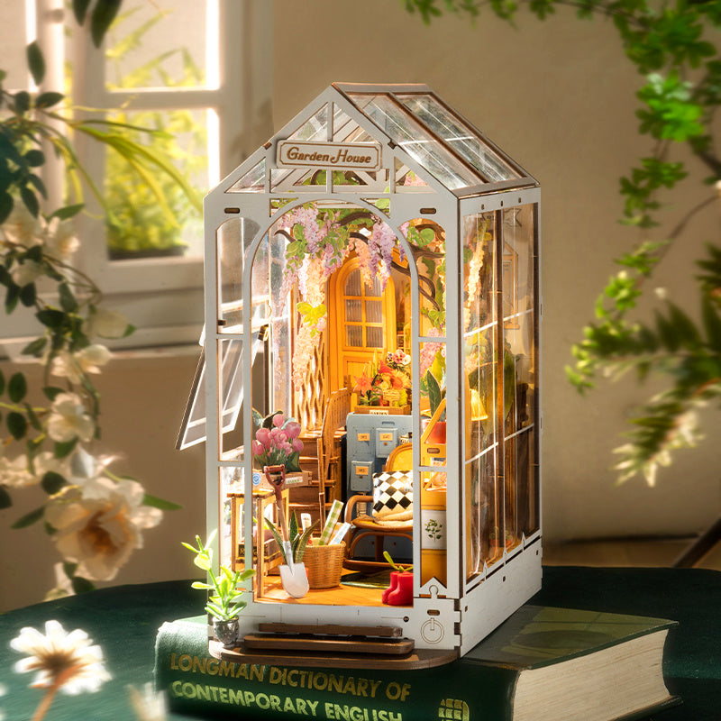 Book Nook Jardin Enchanté