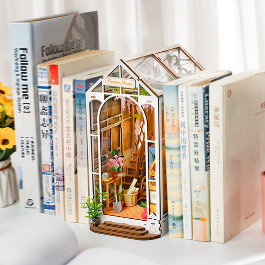 Book Nook Jardin Enchanté